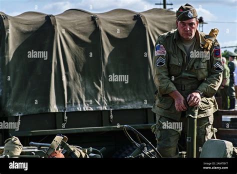 Uk Quorn June 2015 Man Dressed In Uniform Of The Paratroopers Of