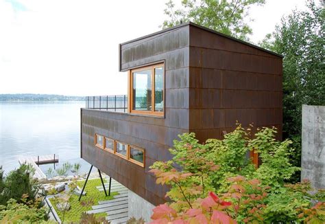 The property enjoys a great location advantage and provides easy and fast connectivity to the major transit points of the city. Modern Guest House on Mercer Island, Washington