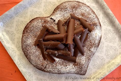 Il plumcake soffice al cioccolato è un dolce goloso con tante gocce di cioccolato e con un gusto intenso di cacao! Torta al cioccolato friabile Bimby • Ricette Bimby