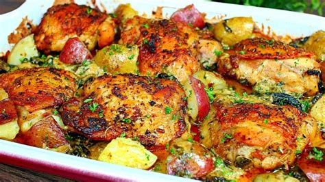 Then stir in the dried parsley and the dried chives into the melted butter and pour. Creamy Garlic Butter Chicken and Potatoes Recipe - Easy ...