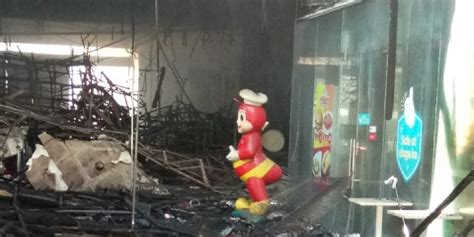 This Jollibee Statue Remained Standing Strong After A 2 Day Mall Fire