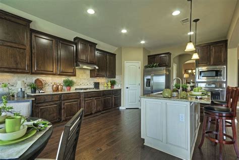 Maybe you would like to learn more about one of these? 3" bump out at cooktop | New homes, Kitchen cabinets, Home