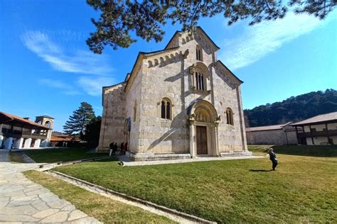 Manastiri Na Kosovu I Metohiji Svetinje Srednjovekovne Srbije