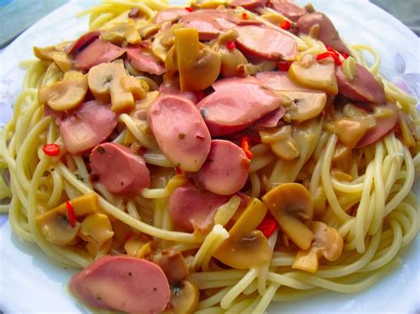 Setelah mendidih, masukkan cendawan, garam dan serbuk lada putih. I Am Fatin :. *~: Recipe - Western Sausage Carbonara ...