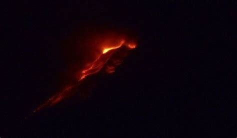 Volcano Of Fire Erupts Near Tourist Hotspot Nz