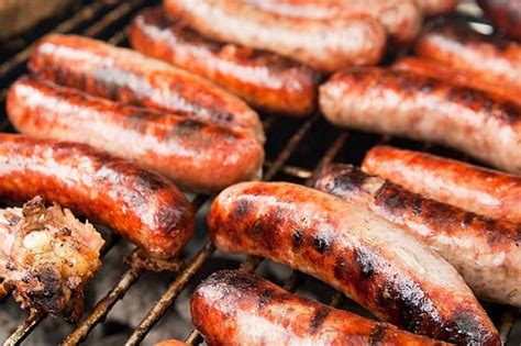 Surprisingly, many of the rules are intended to prevent people from getting too fancy with their franks. Difference Between Sausage and Hot Dog | Difference Between