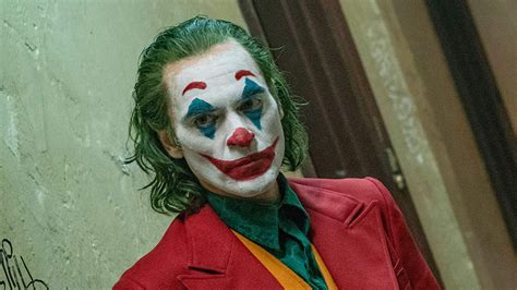 Uses clips from todd phillip's oscar nominated joker 2019 film, footage of jokers past and movies featuring clowns, as well as additional scenes shot with a small crew in the midst of a global pandemic and 150 additional quarantined animators, musicians, filmmakers, and actors collaborating. Quel est le meilleur film avec le Joker ?: 1er : Joker ...