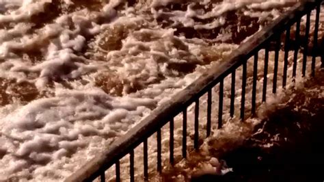 10 Feet Flooding In Waterloo Iowa Youtube