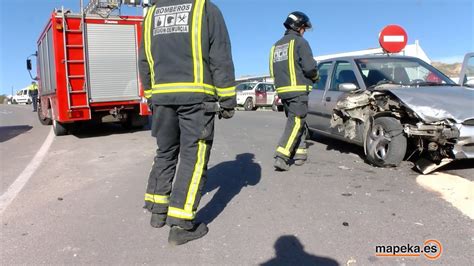 Accidente De Trafico Con Heridos Bomberos Y Ambulancia Con 112 Ctra