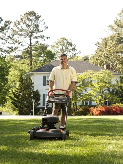My husband does the fertilizing and edging, and i cut the lawn and manage the garden. 13 Lawn Mowing Tips for a Healthy Lawn | DIY