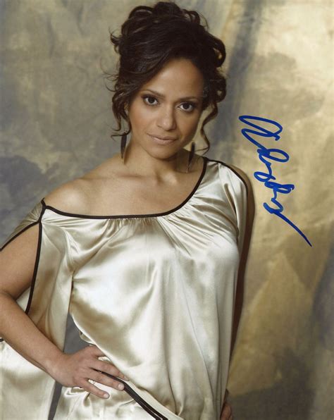 Judy Reyes Scrubs AUTOGRAPH Signed 8x10 Photo ACOA Collectible