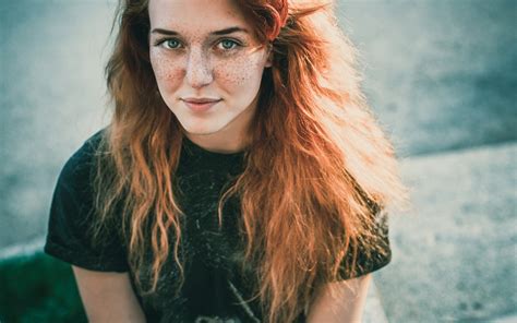 Masaüstü Yüz Kadınlar Kızıl Saçlı Model Portre Alan Derinliği Tişört Gözler Uzun Saç
