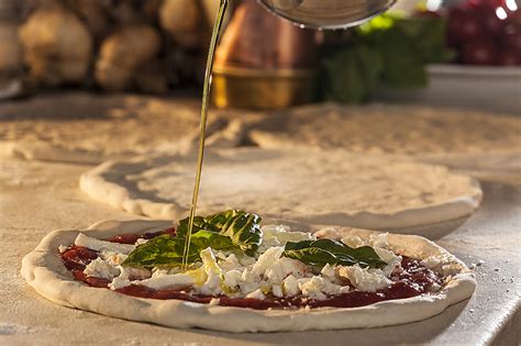 The Authenticity Of True Neapolitan Pizza Worldwide How To Recognize