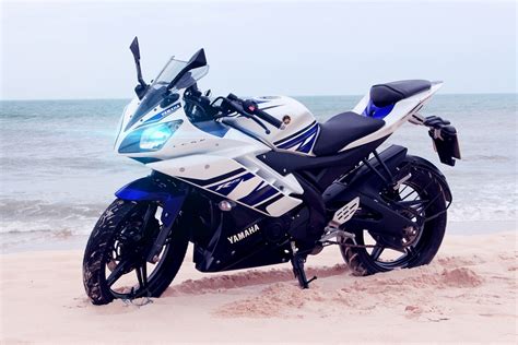 Yamaha yzf r15 version 2.0: Yamaha R15 | Yamaha R15 v2 Wallpapers| india | Price |specifications | Review | top speed ...