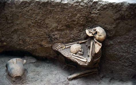 4000 Year Old Skeletons Of A Mother And Her Child Embrace
