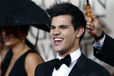 New Moon “Hottie” Taylor Lautner – 67th Annual Golden Globe Awards