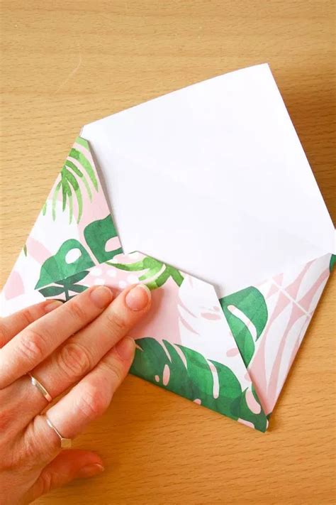 How To Make An Envelope Out Of Wrapping Paper How To Do Thing