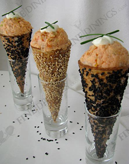 Smoked salmon and cream cheese make this tasty mousse national trust. Salmon Mousse Sugar Cone Appetizer (con immagini)