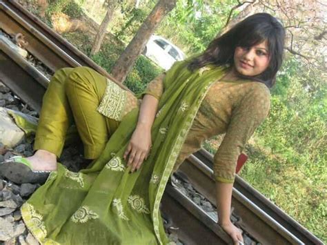 Indian Bangladeshi Pakistani Hot Cute Beautiful Desi Girls Picture And Videos Exbi Hot Younger