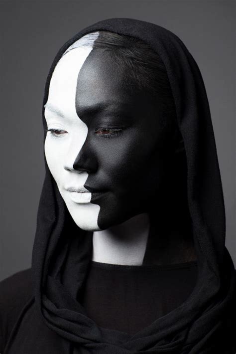 Gorgeous Black And White Silhouette Illusion Makeup