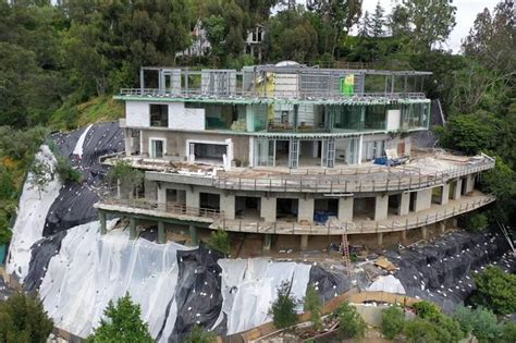 The Crumbling Abandoned Mansions Of The Rich And Famous
