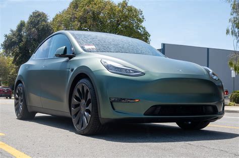 Tesla Model Y Matte Green Vinyl Wrap 3m 2080 Matte Metallic Pine