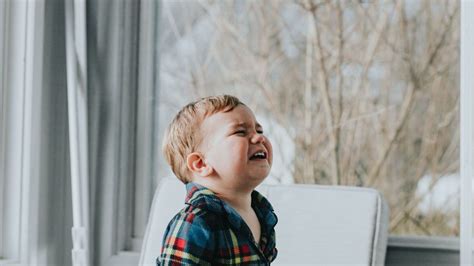 Ini Penyebab Kebiasaan Anak Memukul Dirinya Sendiri Perhatikan Ya Moms