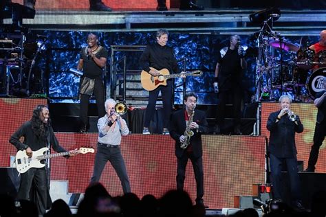 Earth Wind And Fire And Chicago Rocks The United Center On ‘heart