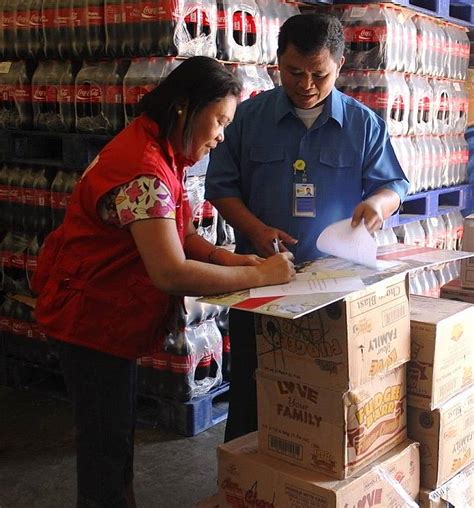 dswd calls for more volunteers to repack relief goods cebu daily news