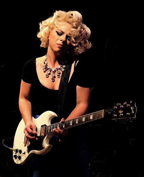 Pin By Randy Bowden On Fish Female Guitarist Samantha Guitar Girl