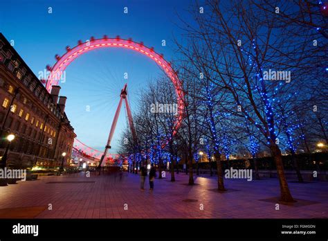 Londres 16 De Febrero De 2016 Vista Nocturna Del London Eye Una