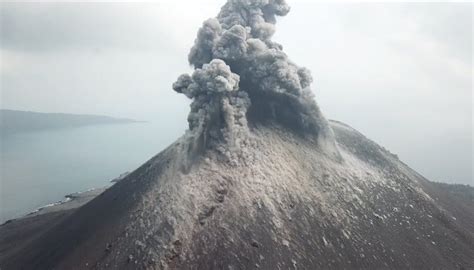 Natural Hazards The Collapse Of Anak Krakatau Volcano A Scenario