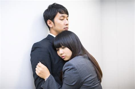 若い20代女性にモテる40代・アラフォーの中年おじさん男性には、モテる「理由と根拠」がある。 40歳以上の男が、20代の恋人を1ヶ月で作る方法