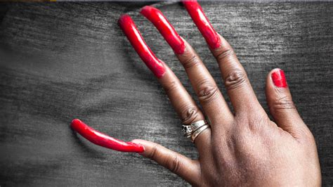 63 Year Old Black Woman Sets Record For Worlds Longest Fingernails Bin Black Information Network