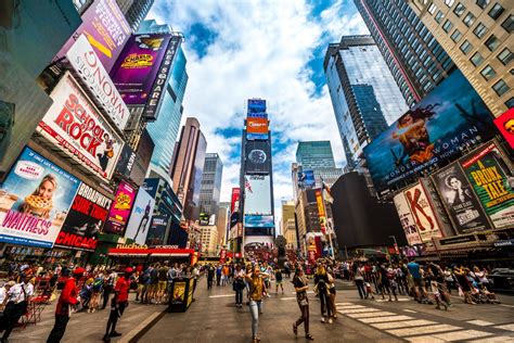 Times square foot traffic increasing even without broadway. How to Navigate Times Square Like a New Yorker | TodayTix ...