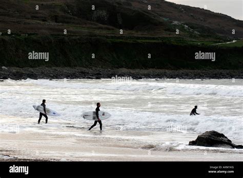 Surfers At Porthmeor Beach In St Ives Cornwall Stock Photo Alamy