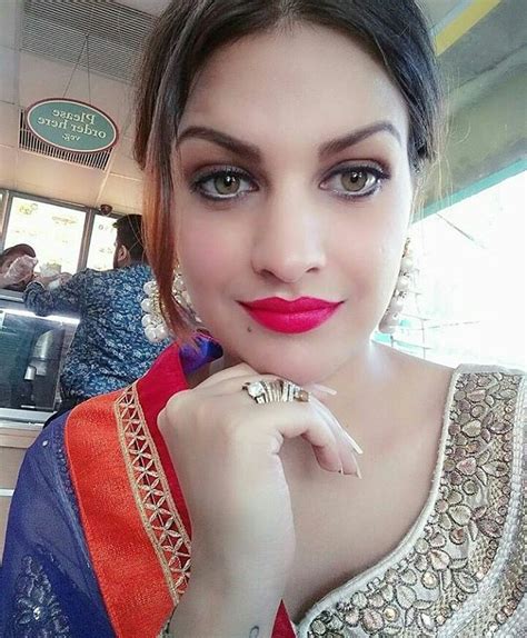 model and actress himanshi khurana looking very fresh and beautiful punjabimedia 😘😘😘