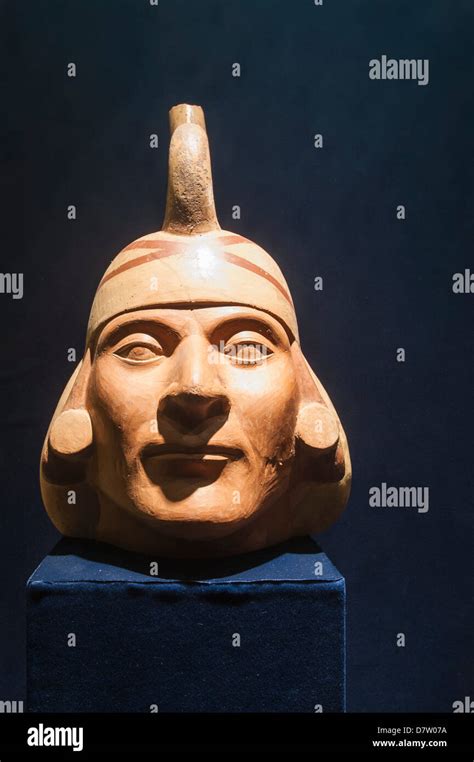 La Cerámica Precolombina En El Museo De Arqueología Trujillo Perú