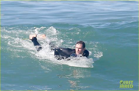 Chris Hemsworths Muscles Bulge Out Of His Tight Wetsuit Photo 3068869 Chris Hemsworth