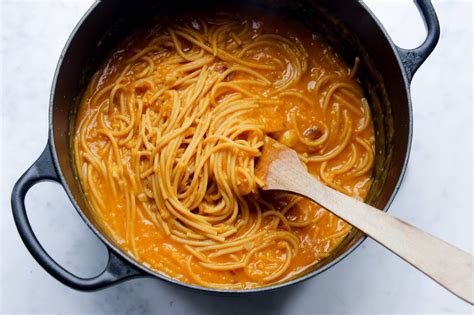 Pasta met romige pompoensaus Recept Voedsel ideeën Veganistische