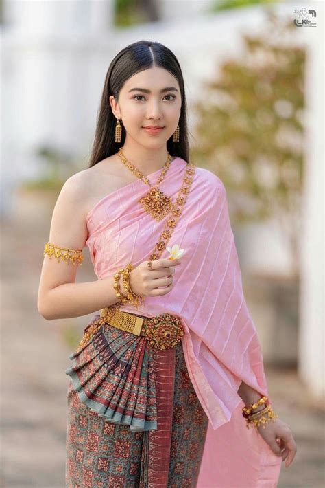 Traditional Thai Dress Thailand นางแบบ สไตล์แฟชั่น ผู้หญิง