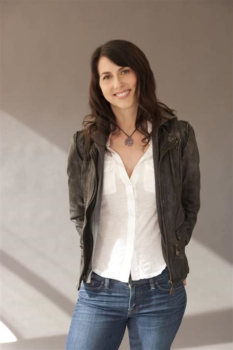 Mackenzie Bezos 5 Facts About Amazon Jeff Bezos Wife Bio Wiki