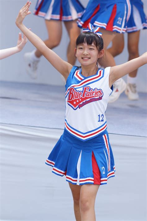 明秀学園日立高校ブルーフェアリーズ 女の子の衣装 チア 衣装 チアリーダーの写真