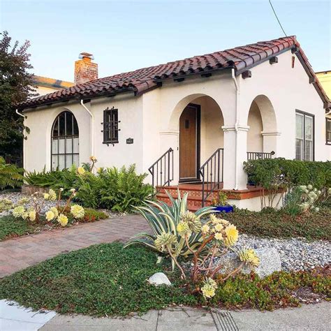 10 Mission Style Homes Youll Love Mission Style Homes Spanish Style