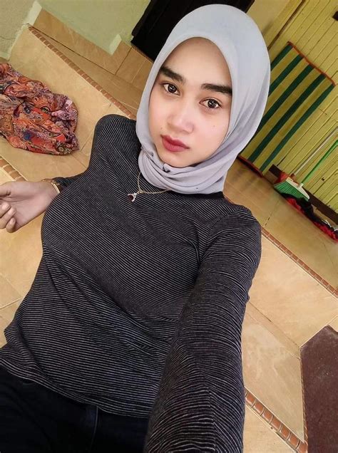Pin Oleh Si Doel Di Beauty Of Hijaber Mode Wanita Wanita Berlekuk Gaya Hijab