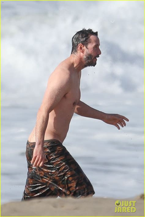Keanu Reeves Looks Fit Shirtless At The Beach In Malibu Photo 4514881