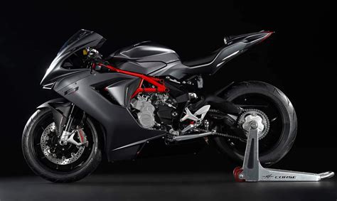 It combines the agility of a supersport with the the f3 800 is not afraid of taking on the heavy hitters, thanks to its extraordinary handling, its advanced electronics and its new 148 hp 800 engine with 88 nm torque. MV Agusta F3 675