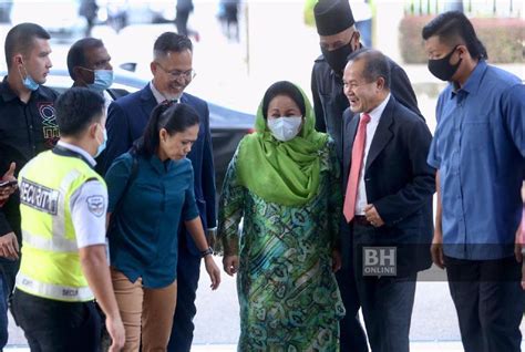 Mahkamah tinggi kuala lumpur hari ini mengekalkan 18 november ini seperti yang dijadualkan untuk perbicaraan kes. Saidi serahkan RM5 juta kepada Rosmah - Saksi | Kes ...