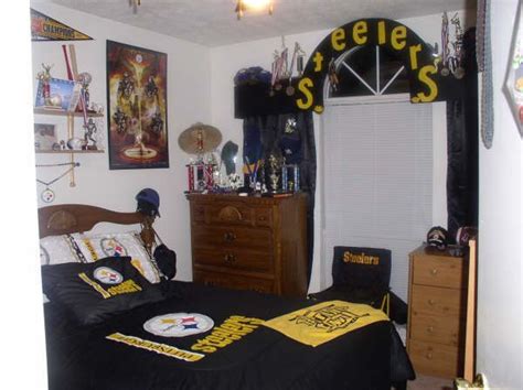 Shop steelers decor to spice up your living room and pittsburgh steelers home decor to accent your house. P1010514.JPG 600×449 pixels | Steelers bedroom, Steelers ...