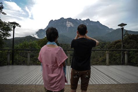Malaysia Police Detain Mount Kinabalu Climbers For Stripping Naked Before Earthquake CBS News